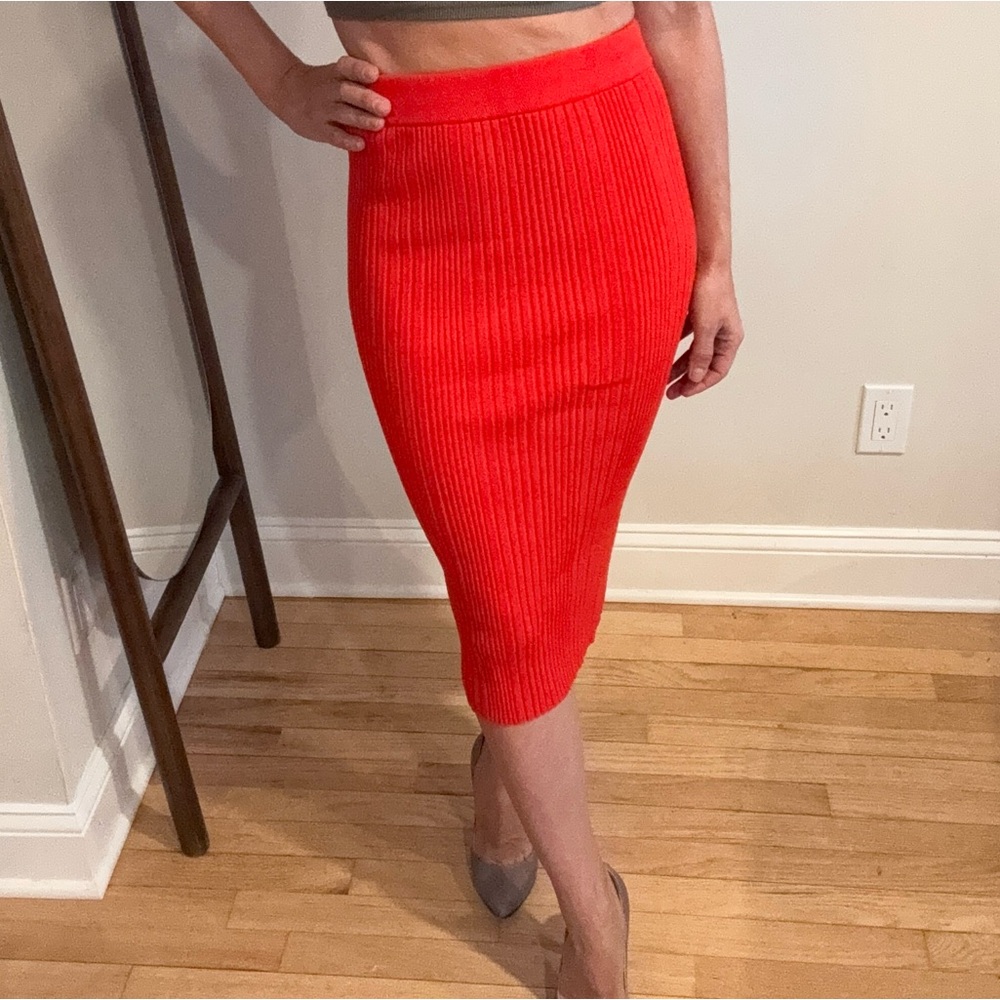 Alice + Olivia Red Ribbed pencil skirt